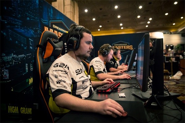 年龄在20 年龄在20